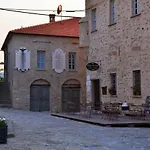 Cascina - Tra Le Nocciole * Levice