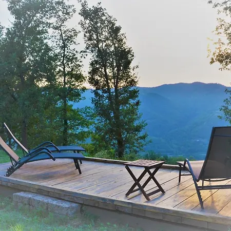 Cascina - Tra Le Nocciole Levice