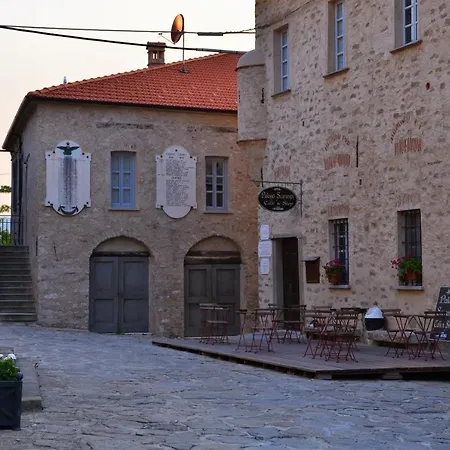 Cascina - Tra Le Nocciole * Levice