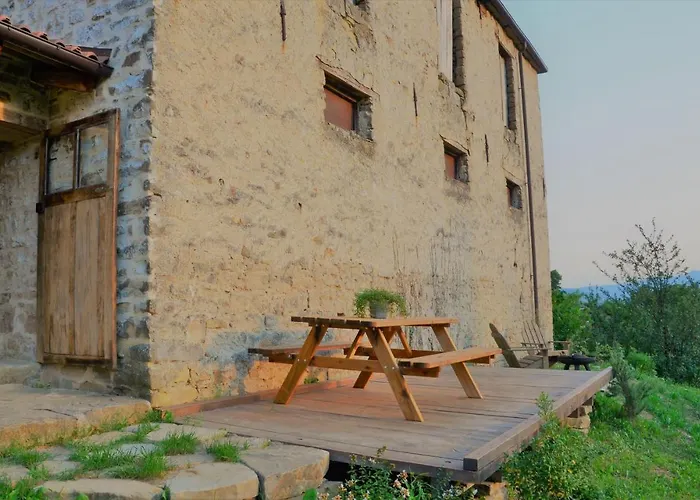 Cascina - Tra Le Nocciole * Levice